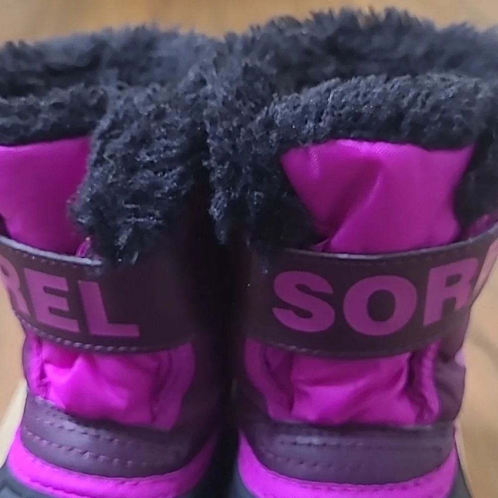 Sorel Kids' Black and Purple Winter Boots used‎ good condition for girl,s.